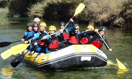 Adventure activities on the water: rafting, canoeing, hydrospeed or water canyoning